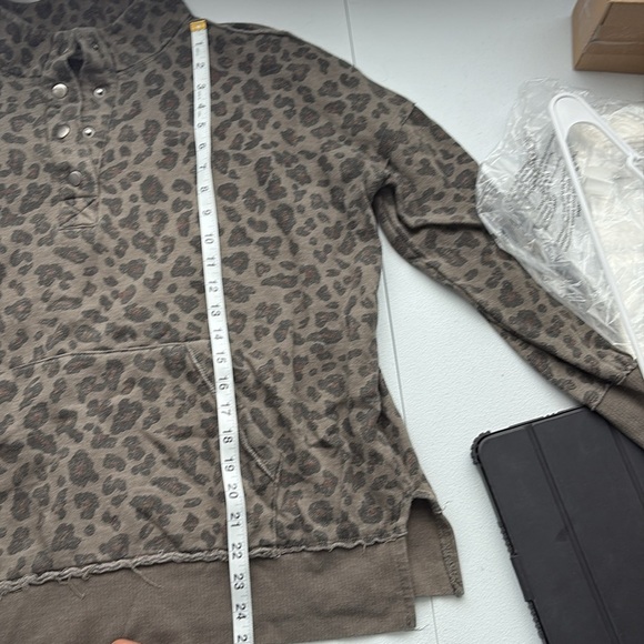 Women’s Maurice’s green leopard print sweater size 2XL - Picture 5 of 6